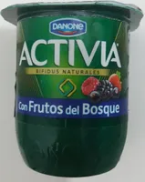 Activia con frutos del bosque