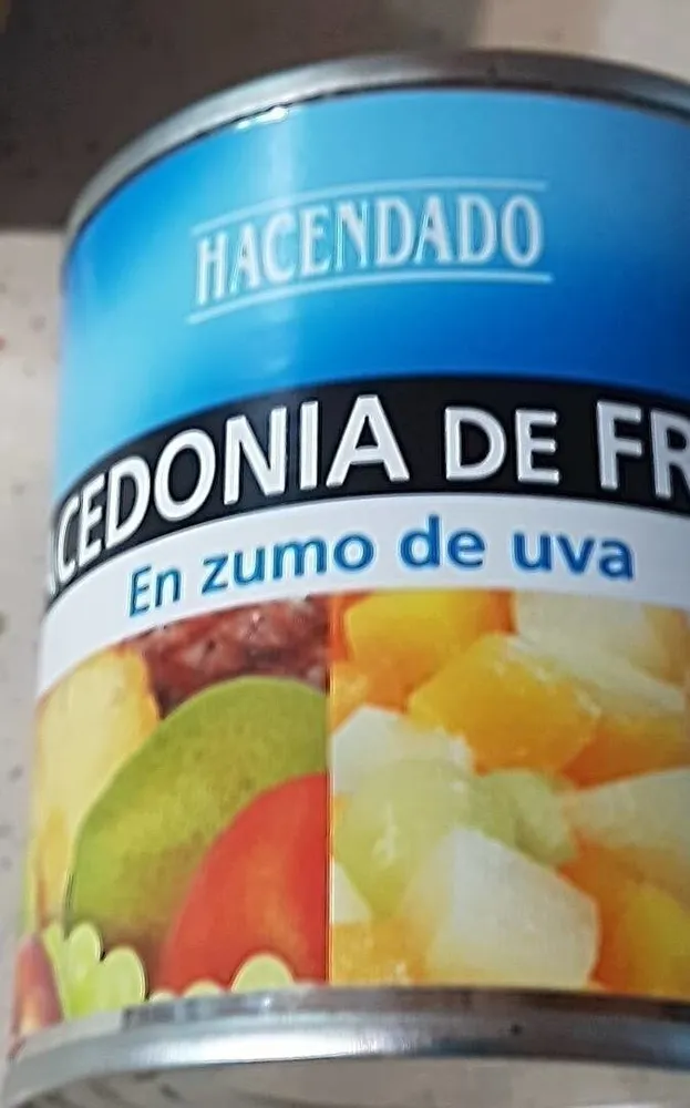 Macedonia de fruta en zumo de uva