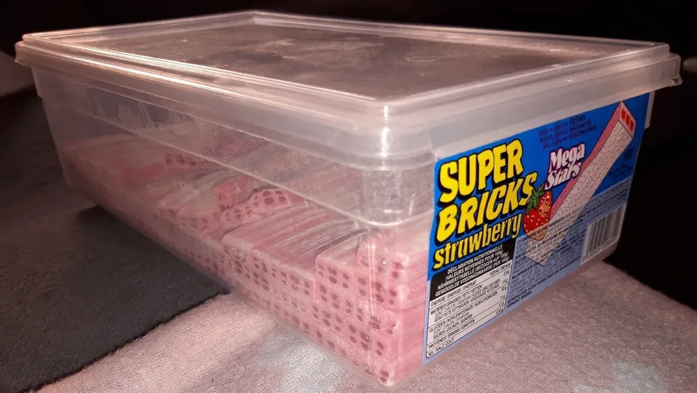 Super bricks strawberry