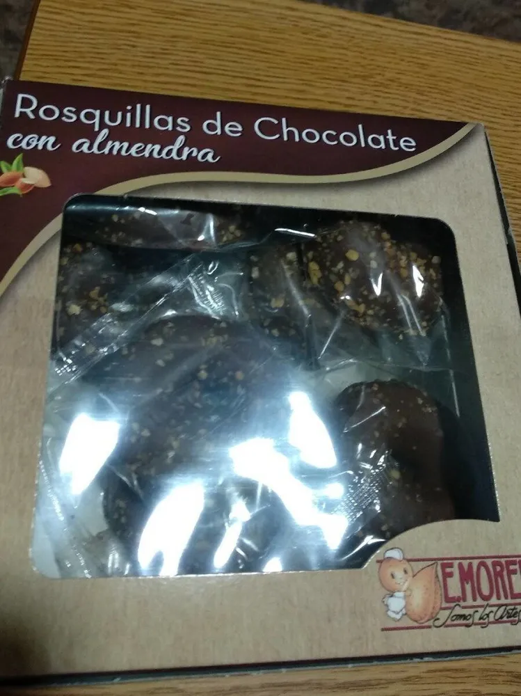 Rosquillas de chocolate con almendra