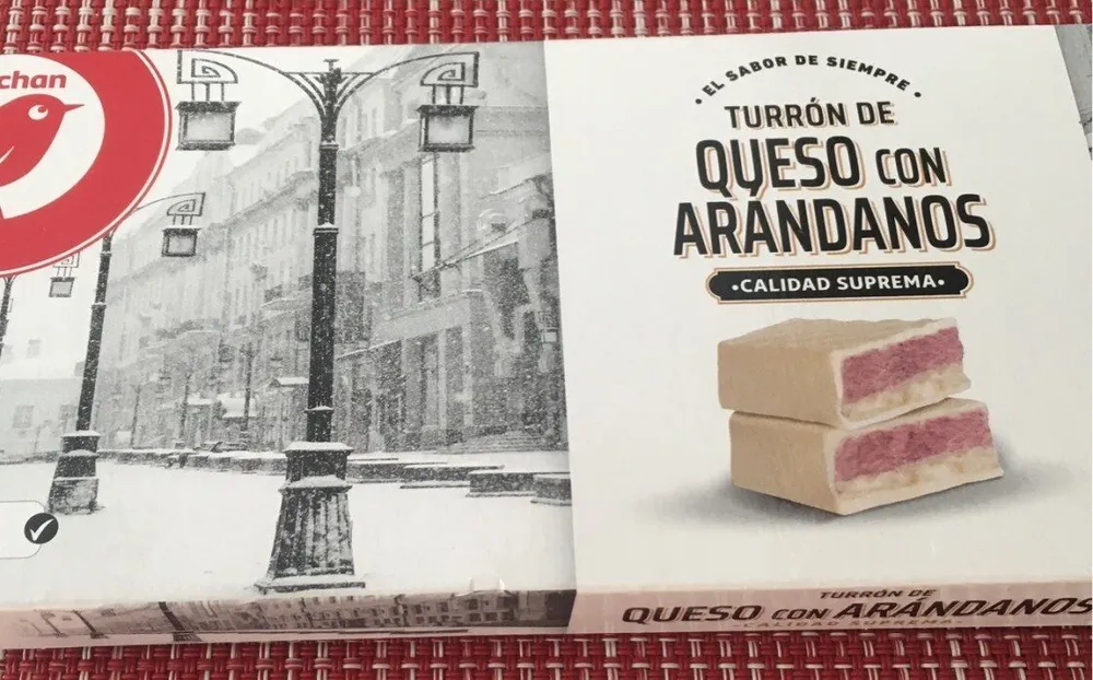 Turrón de queso con arándanos