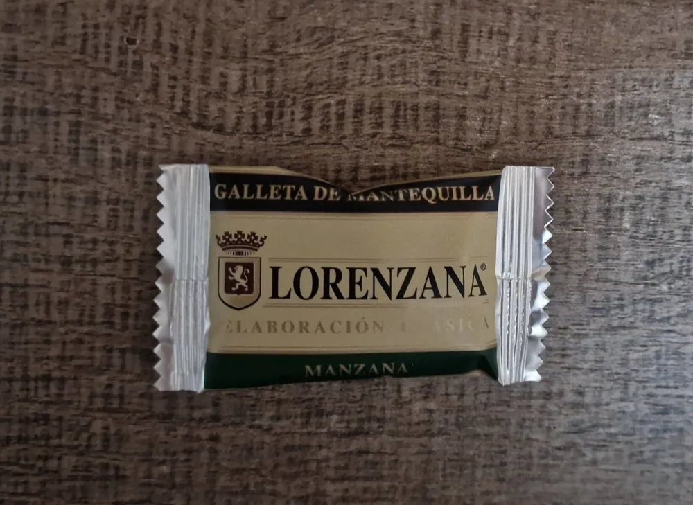 Galleta de mantequilla con trozos de manzana