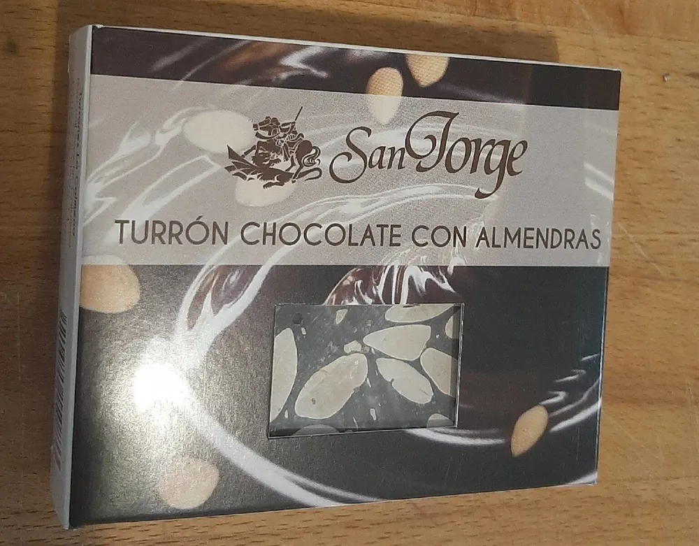 Turrón chocolate con almendras