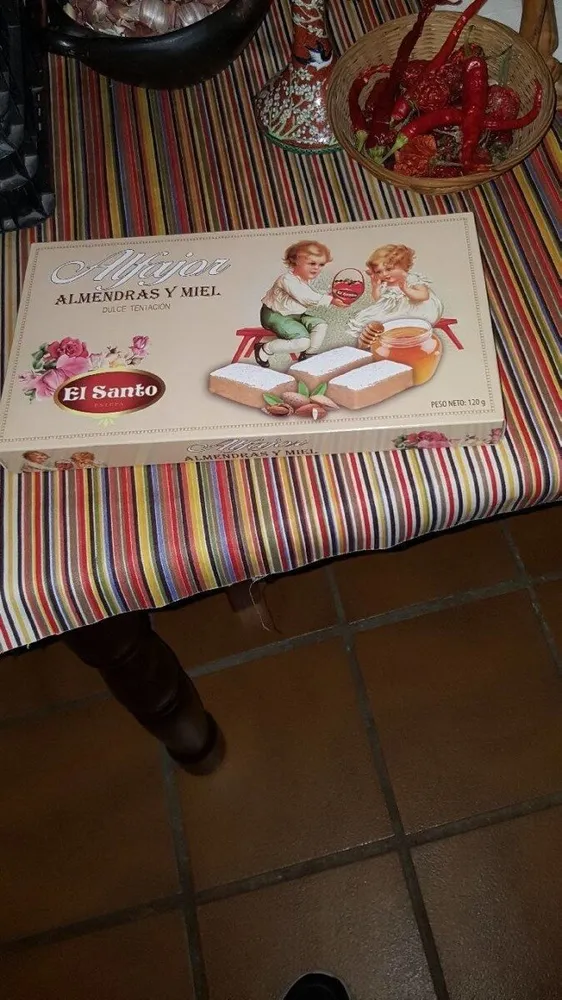 El Santo Alfajor Almendras y miel