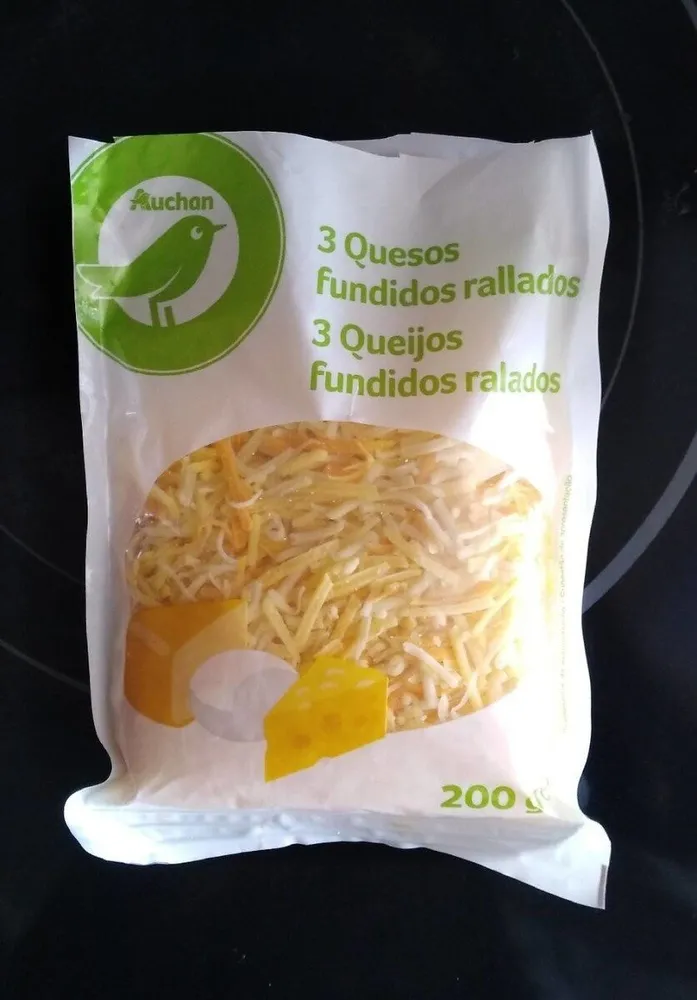 3 quesos fundidos rallados