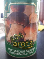 Boletus edulis sauvages en morceaux à l'huile