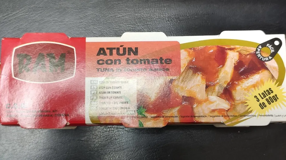 Atún con tomate