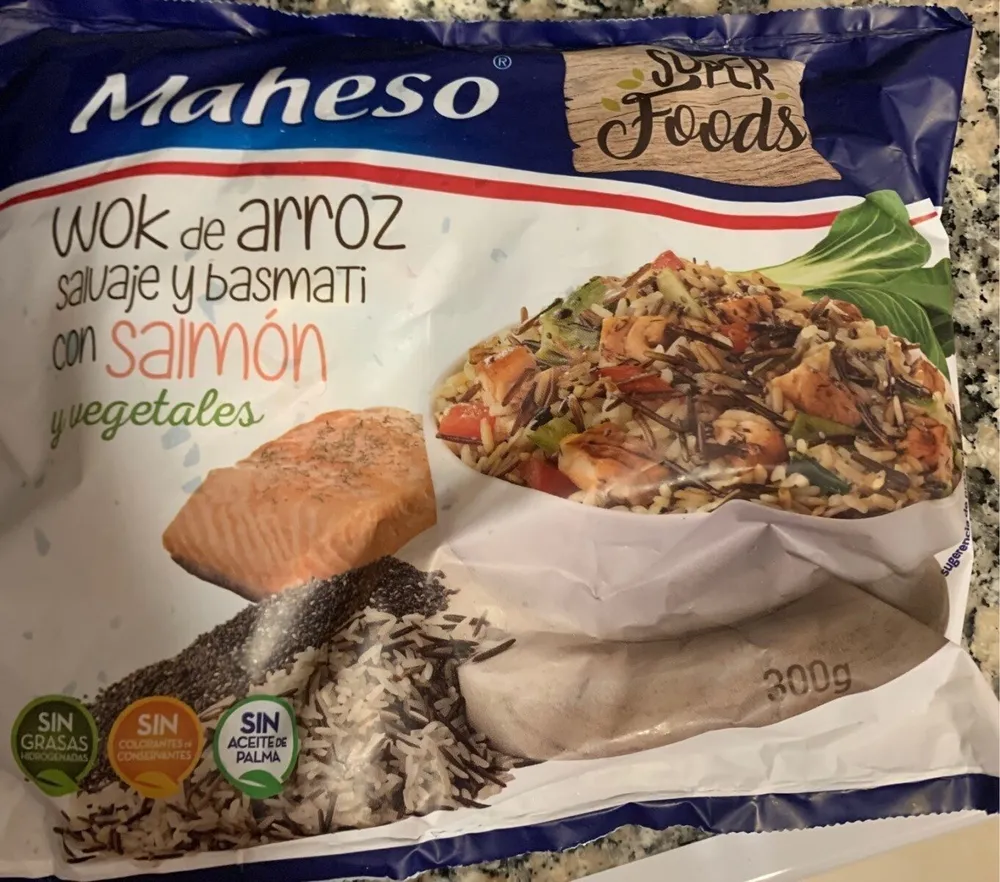 Wok de arroz con salmon