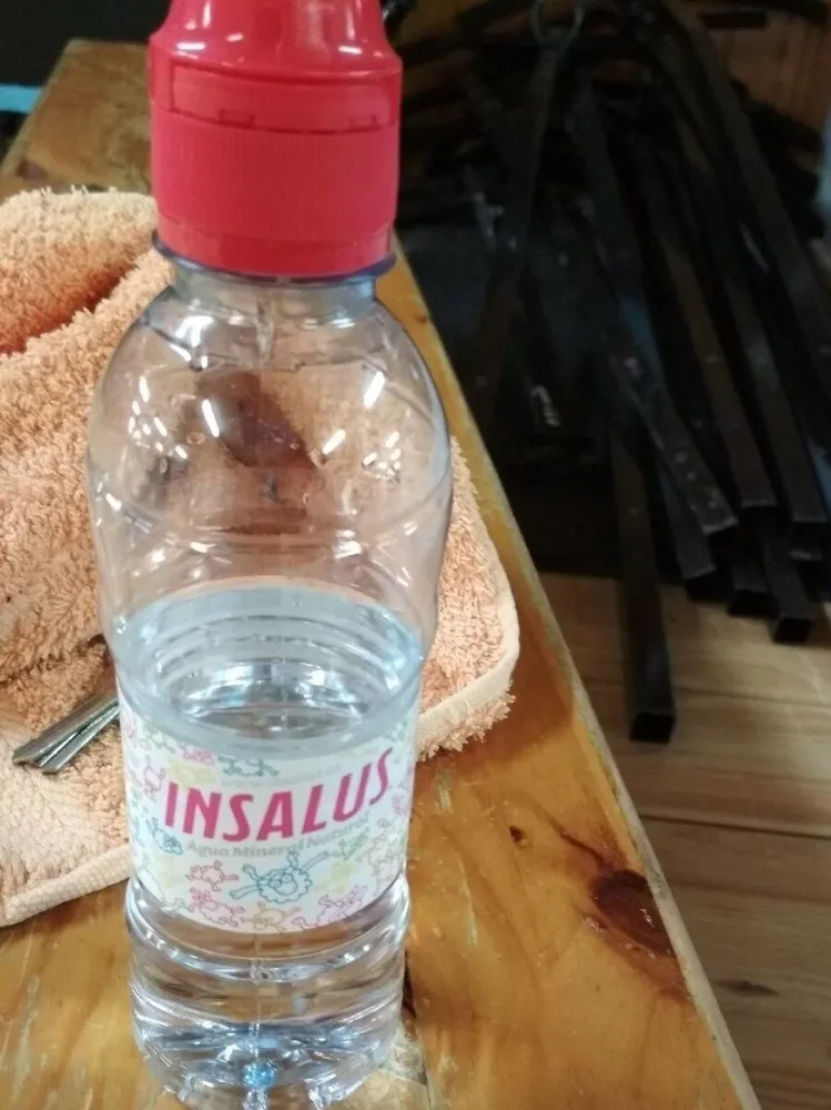 Agua mineral natural