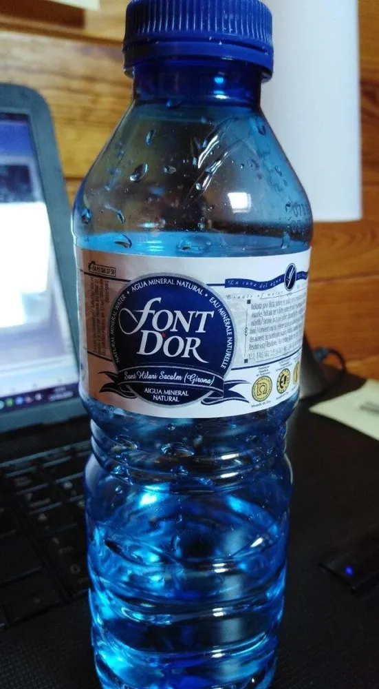 Agua mineral natural