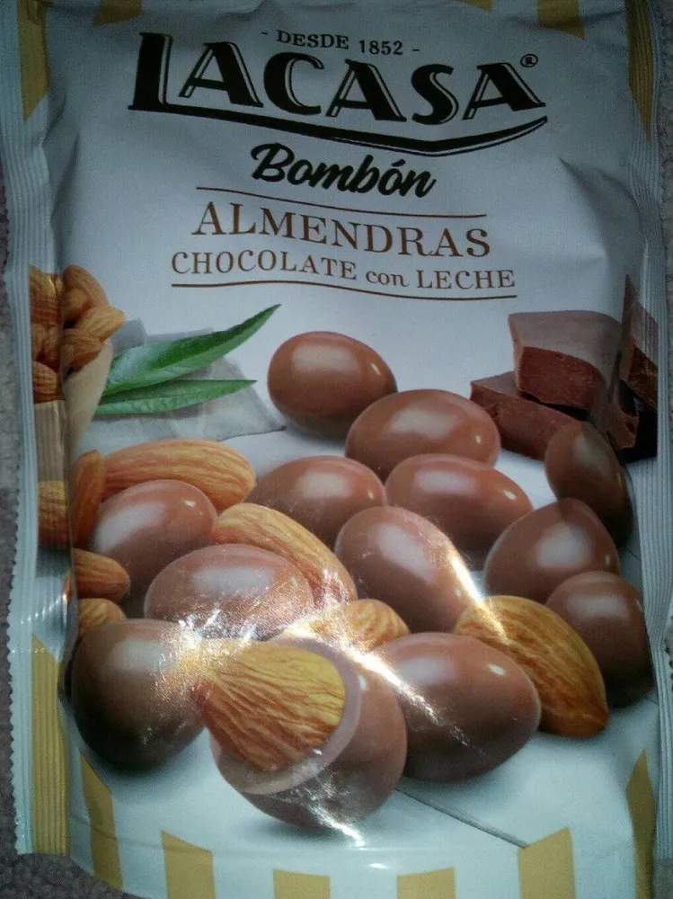 Bombon almendera
