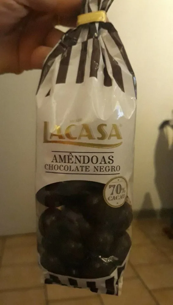 Amandes grillées enrobées de chocolat noir