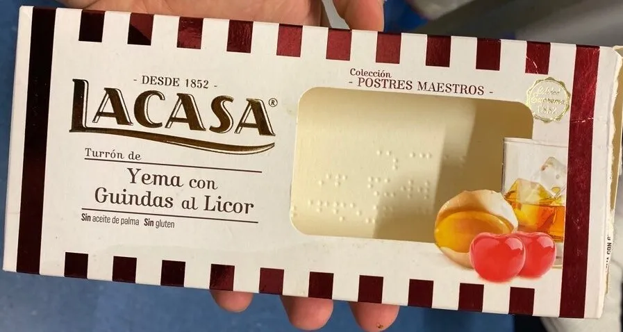 Turrón de yema con guindas al licor
