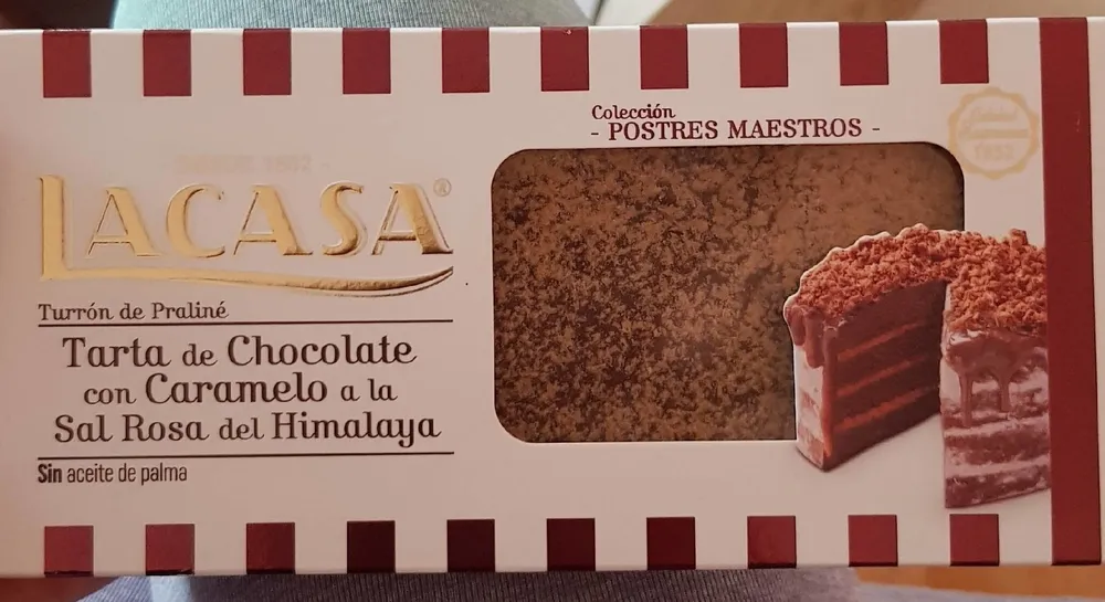 Turrón de praliné tarta de chocolate con caramelo a la sal rosa del Himalaya