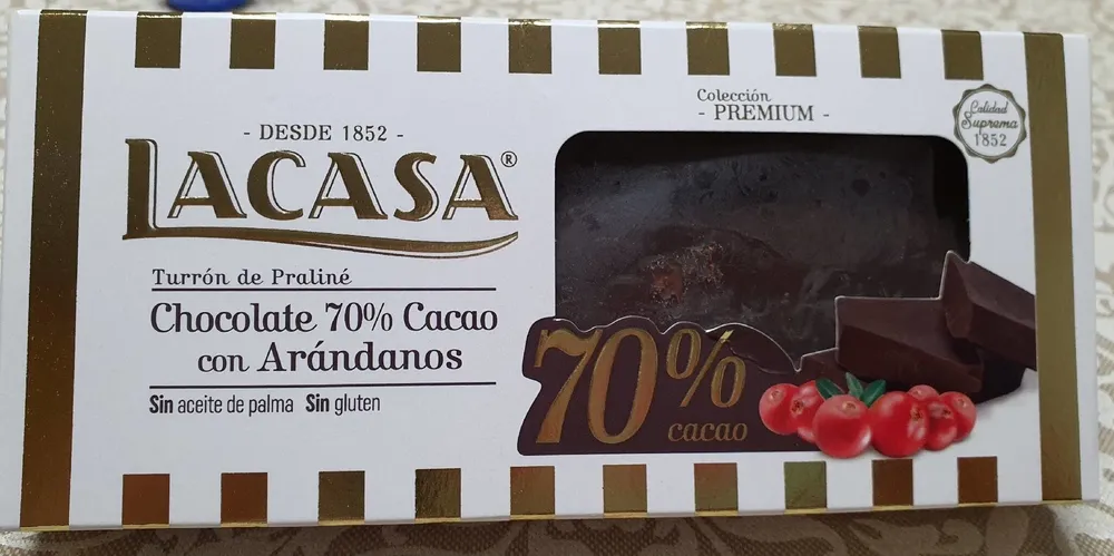 Turrón de praliné con chocolate 70% cacao con arándanos