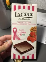 Chocolate con leche sabor fresa y almendra troceada