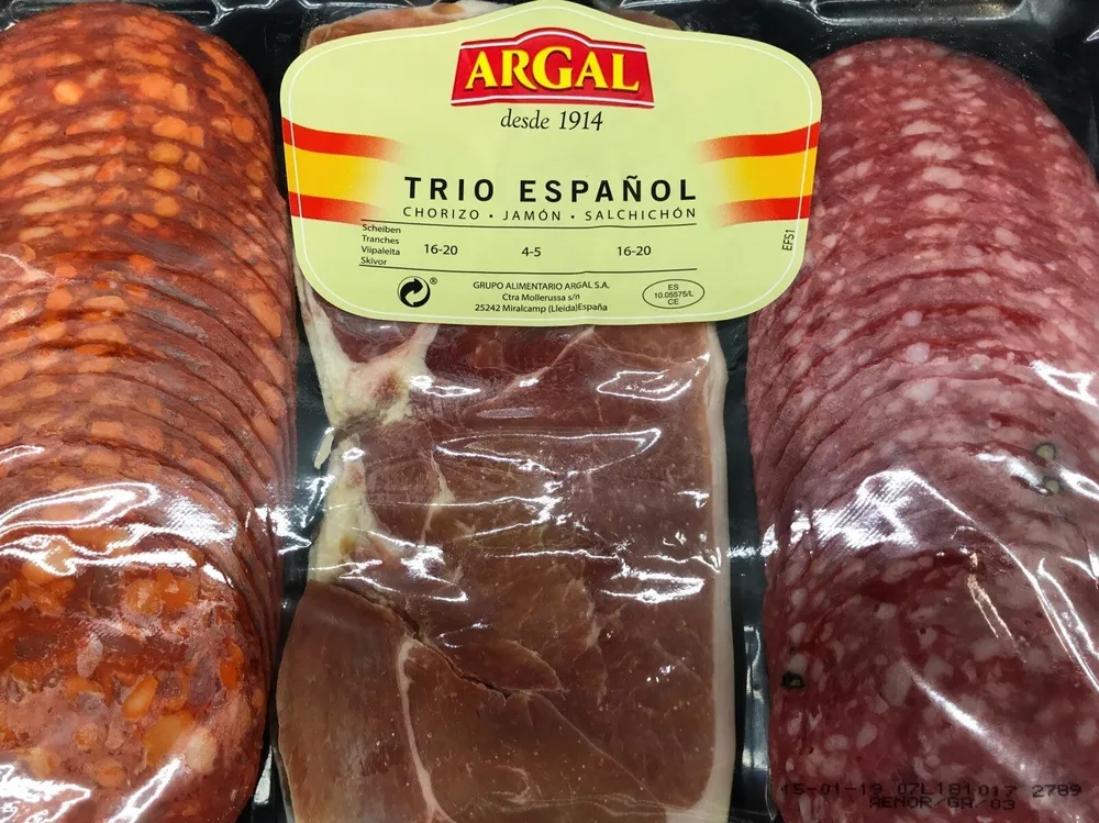 Trio español ( chorizo • jamón•salchichón )