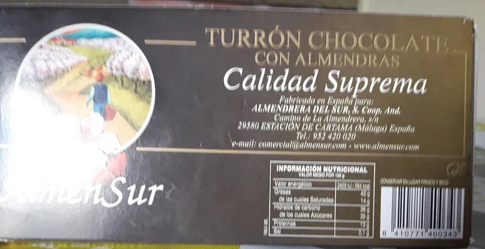 Turrón chocolate con almendras