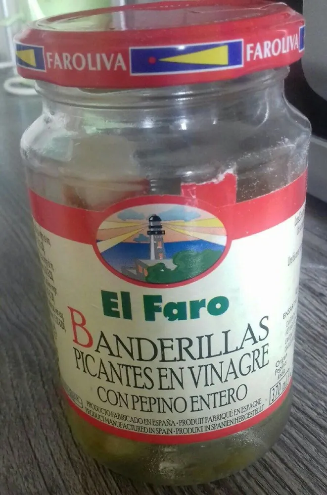 Banderillas picantes en vinagre con pepino entero
