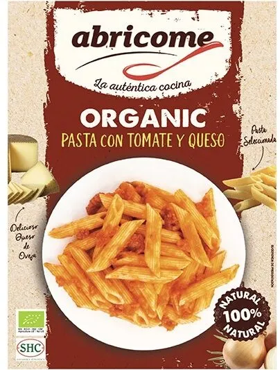 Pasta con salsa de tomate y queso
