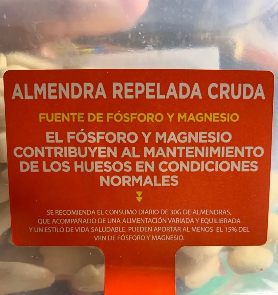 Almendra repelada cruda