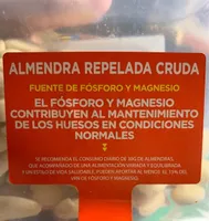 Almendra repelada cruda