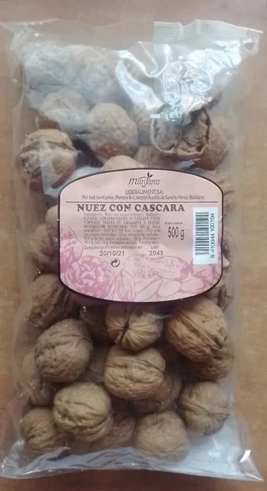 Nuez con cáscara