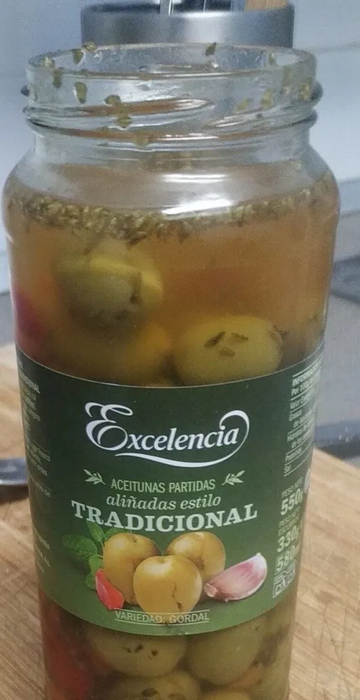 Aceitunas partidas aliñadas al estilo tradicional