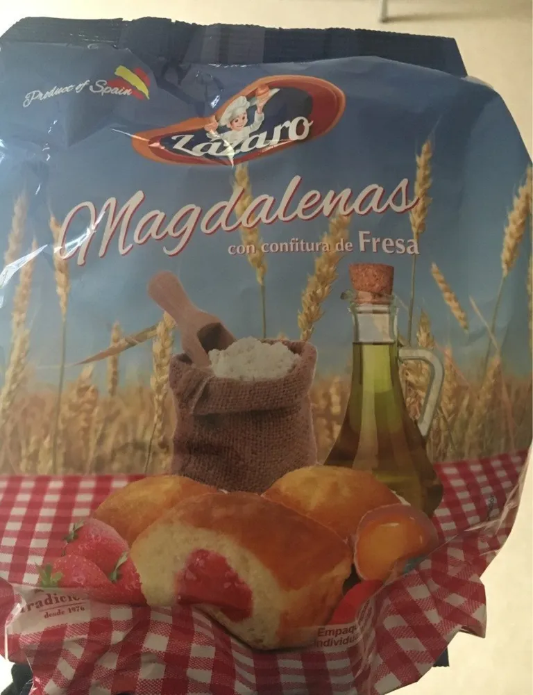 Magdalenas con confitura de fresa