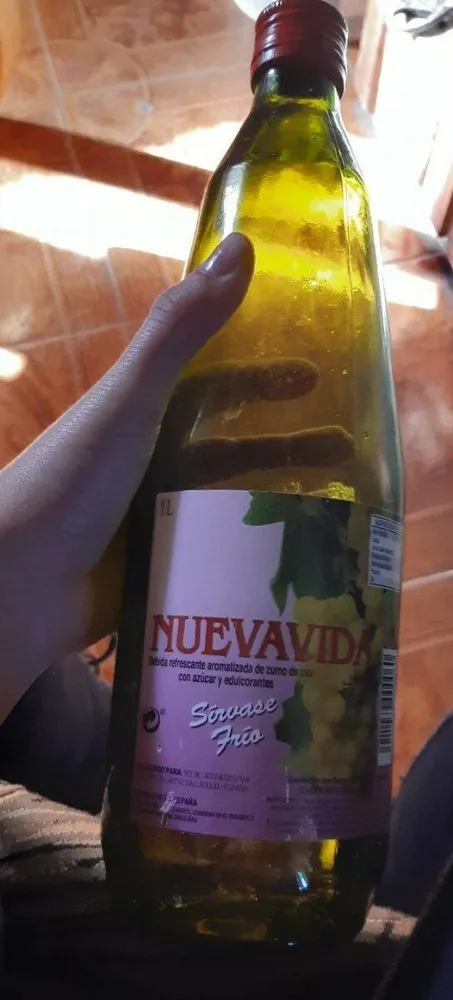 Bebida refrescante aromatizada de zumo de uva
