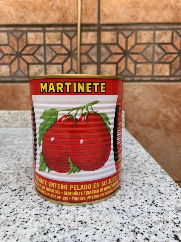 Tomate entero pelado en su jugo