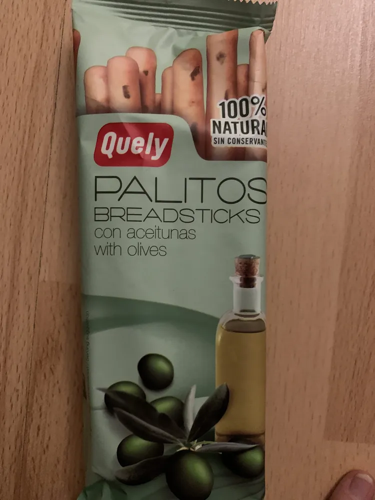 Palitos con aceitunas negras