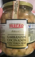 Garbanzos cocinados con verduras