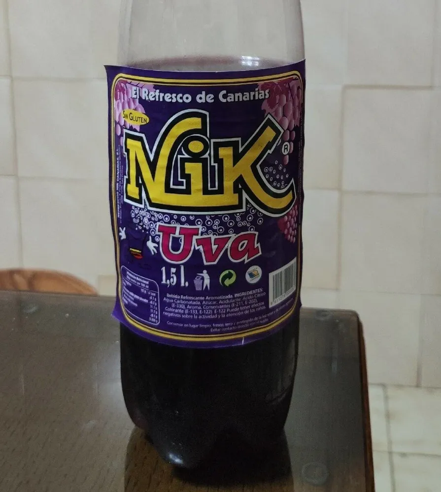 Refresco Nik uva