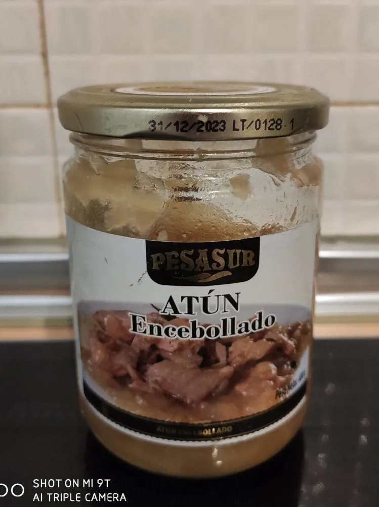 Atún encebollado