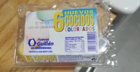 Seis huevos cocidos coloreados