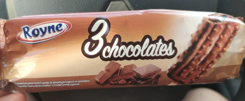 Helado de chocolate con salsa de avellana