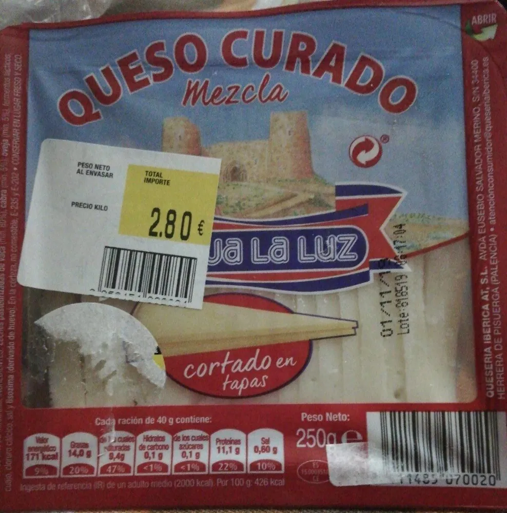 Queso curado granja la luz cortado