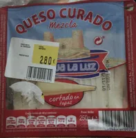 Queso curado granja la luz cortado