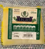 Queso mezcla viejo en aceite de oliva