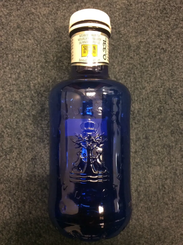 Agua mineral natural
