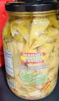 Quartered marinated artichokes hearts