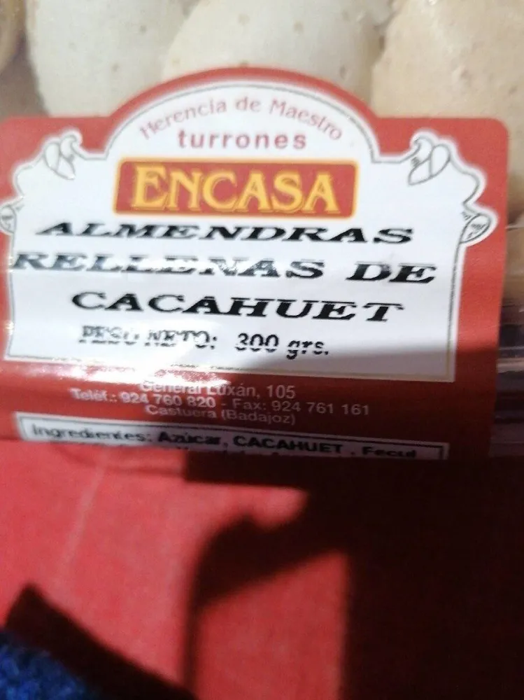 Almendras rellenas de cacahuete