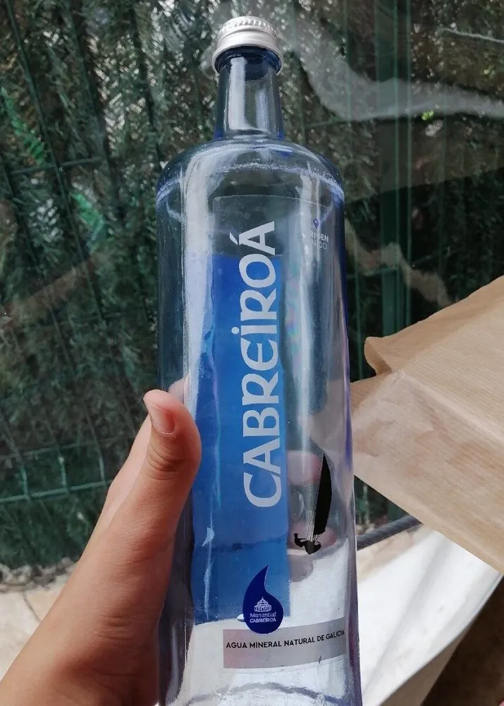 Agua mineral natural