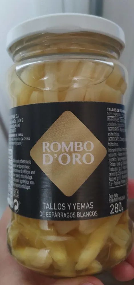 Tallos y yemas de espárragos blancos
