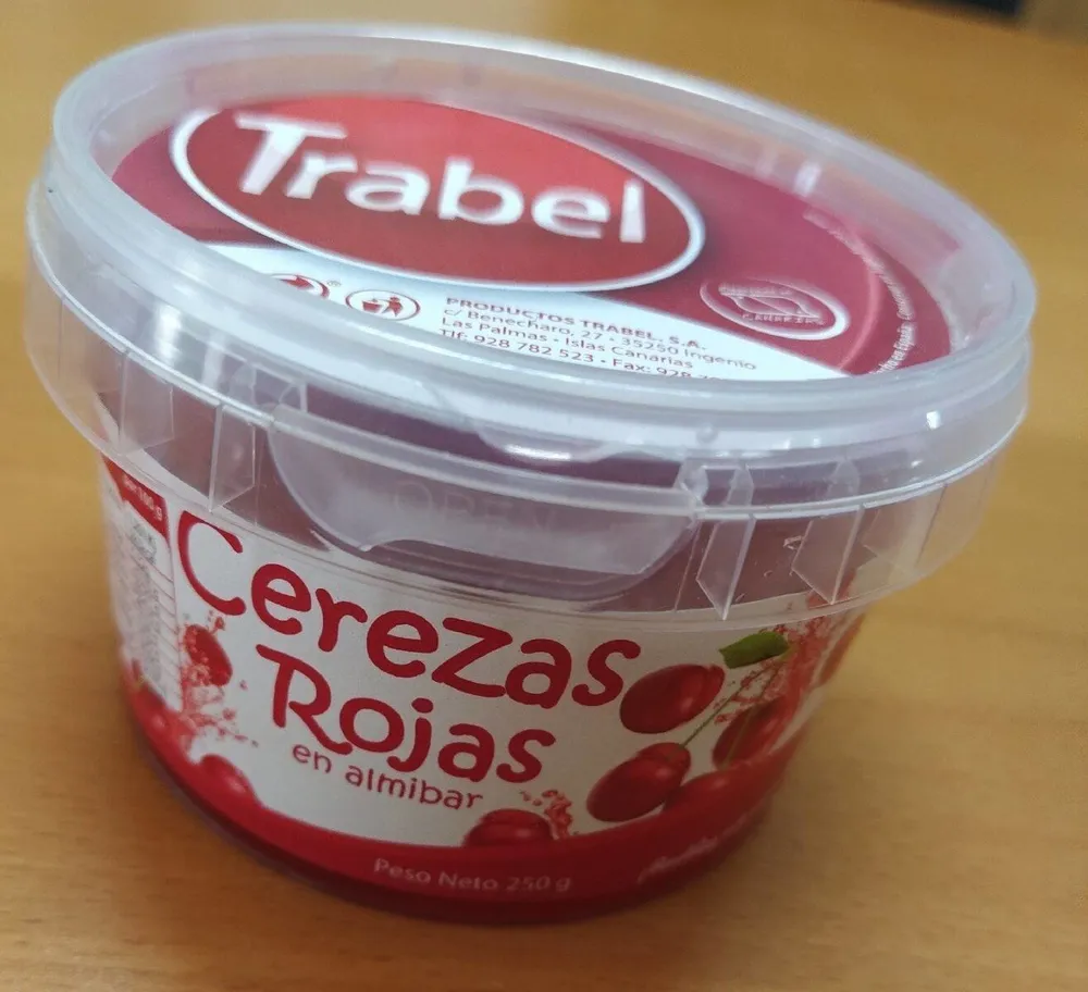 Cerezas rojas en almíbar