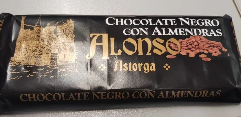 Chocolate negro con almendras