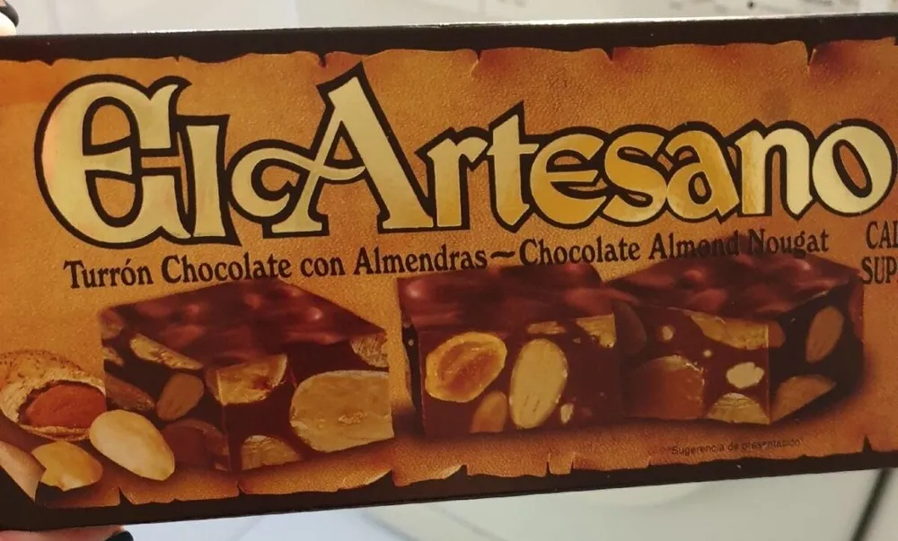 Turrón chocolate con almendra