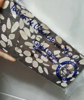 Turrón de chocolate con almendras