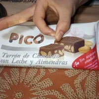Turrón de chocolate con leche y almendras sin azúcares añadidos